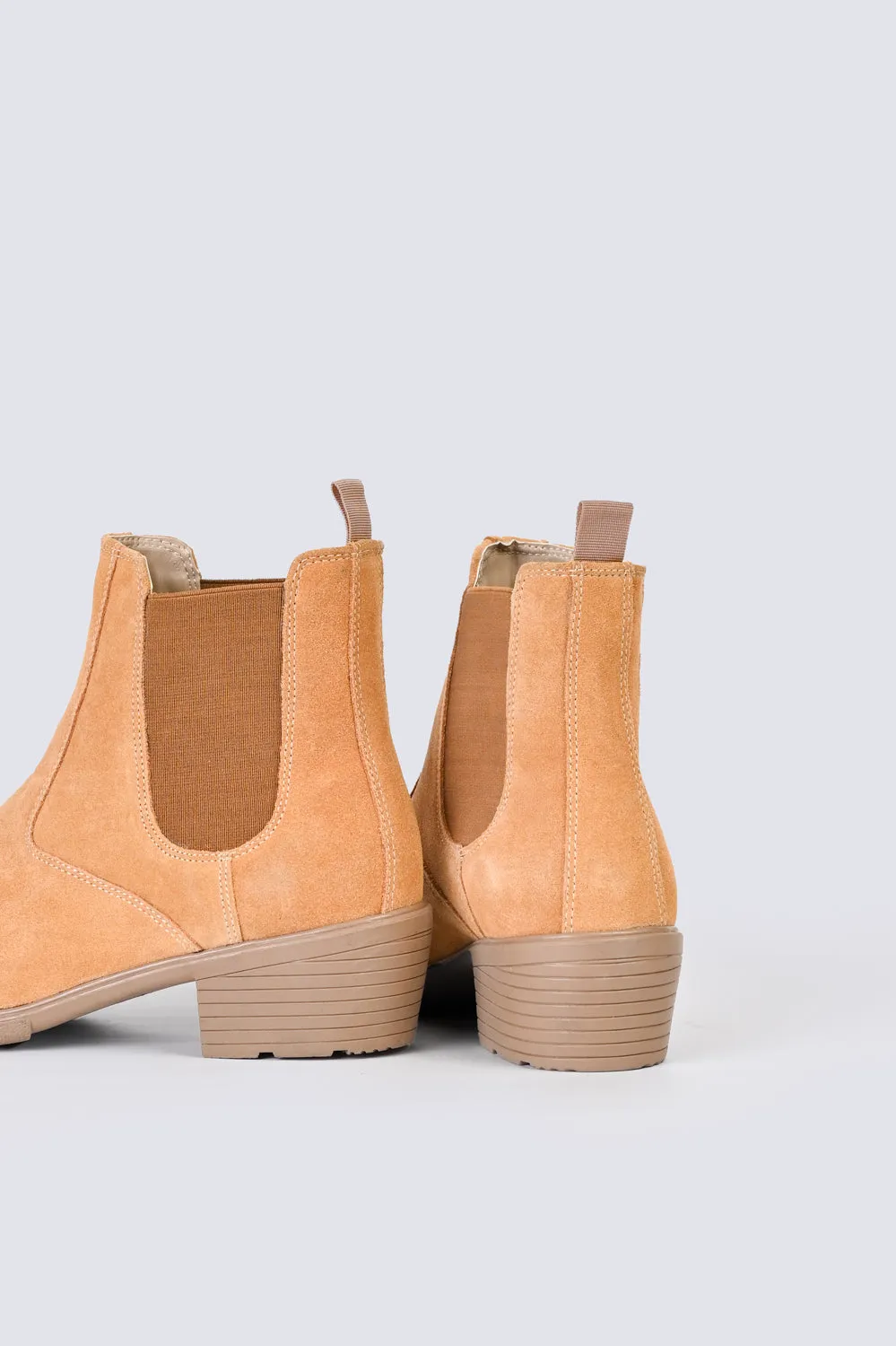 CHELSEA BOOTS